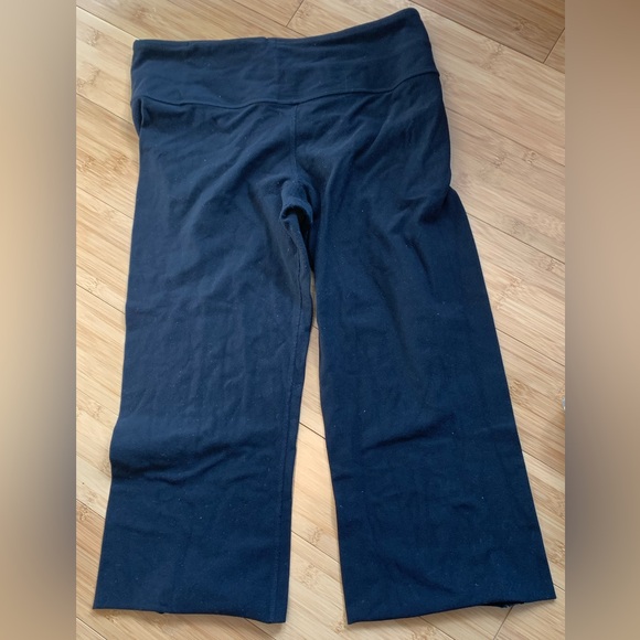 Two Lululemon for one price. One set of capris sz 6 and one set of tights, sz 4 - Picture 3 of 8